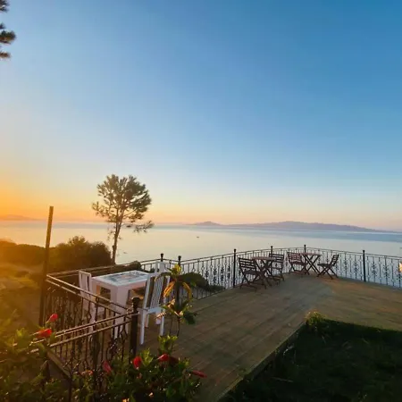 Carla Ξενοδοχείο *